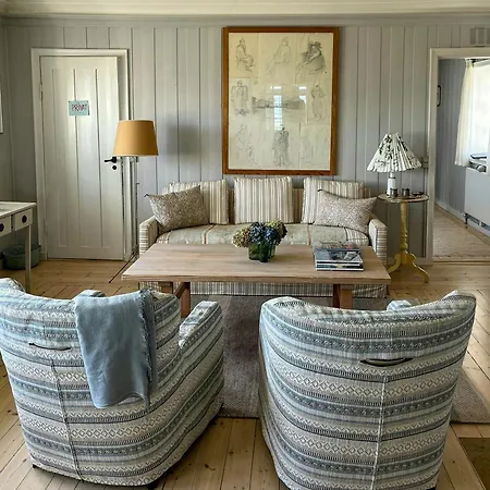 Historic New England House By Harbour *